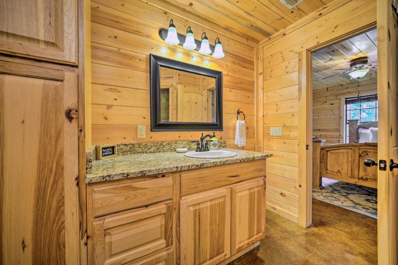 Cabin With Hot Tub And Games, 4 Mi To Beavers Bend! Broken Bow Dış mekan fotoğraf